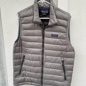 Men's Gray Patagonia Down Sweater Puffer Vest (Medium)